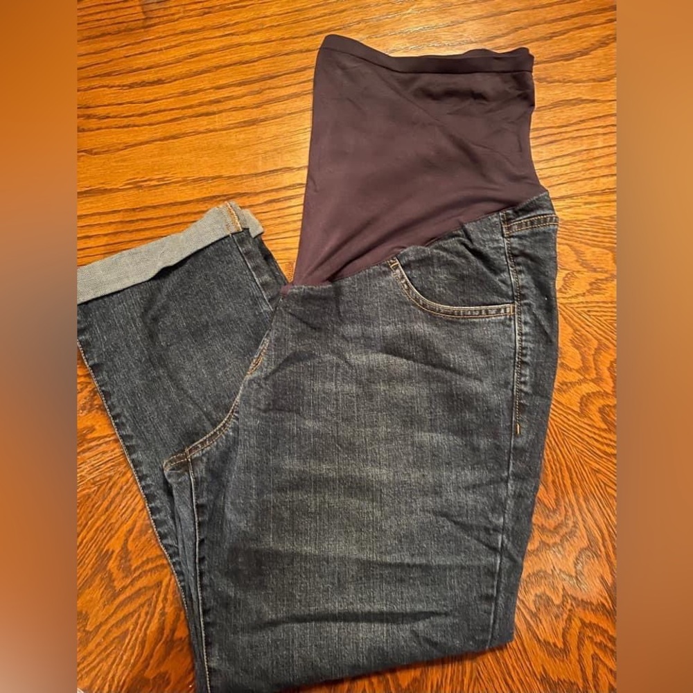 Women’s Old Navy maternity crop jean Size 14